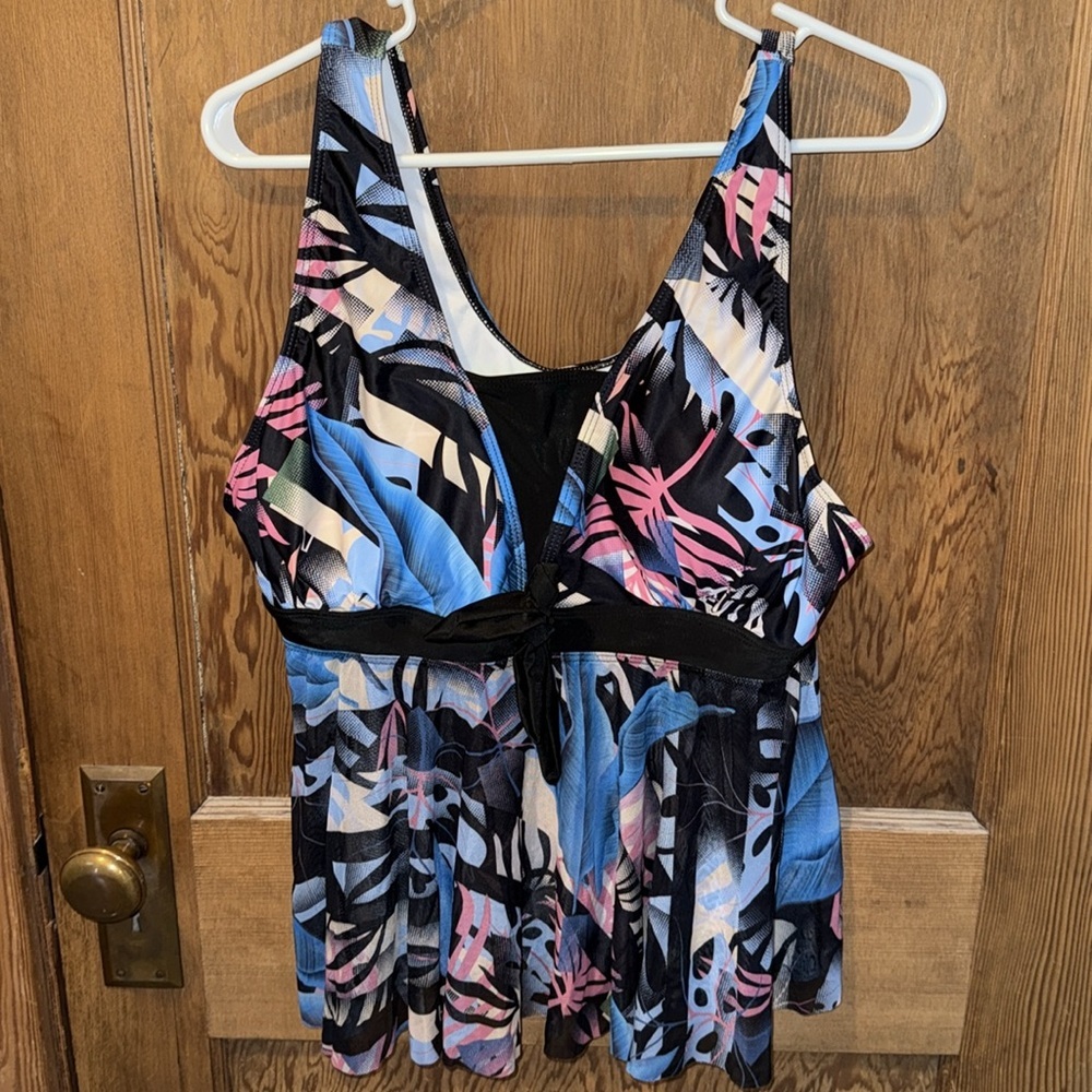 SHEIN tankini set, black tropical print - Picture 2 of 6